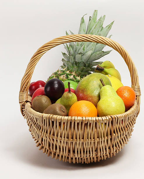 フルーツバスケット - plum fruit basket wicker ストックフォトと画像