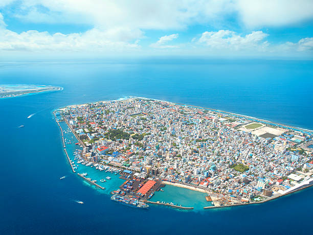 vista aérea de macho, maldivas capital - male imagens e fotografias de stock
