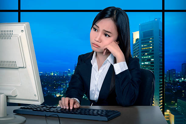 istock Business woman working late 492386770