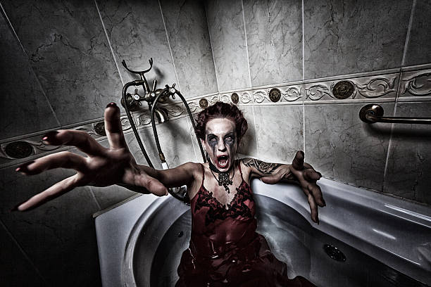 halloween theme.scary fille dans la salle de bains. - screaming fear teenager shouting photos et images de collection