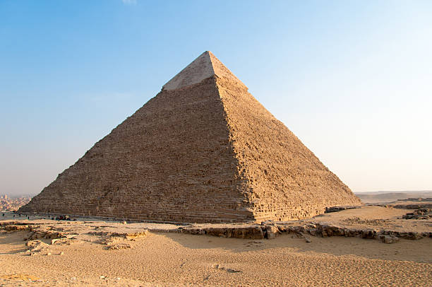 egyptian pyramides de gizeh, le caire plateau - great pyramid photos et images de collection