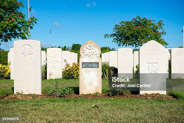 Graves De Diferentes Nacionalidades Em Bayeux Normandia - Fotografias de stock e mais imagens de Canadá