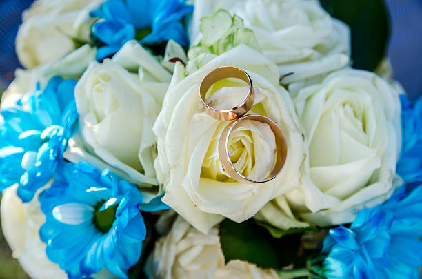istock Wedding rings on the bouqet 492419004
