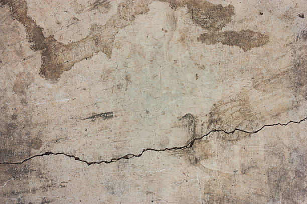 istock Cement floors are old and dirty. 492422582