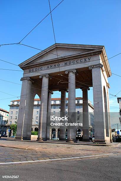 Porta Ticinese Milano Italia - Fotografie stock e altre immagini di Ambientazione esterna - Ambientazione esterna, Architettura, Blu