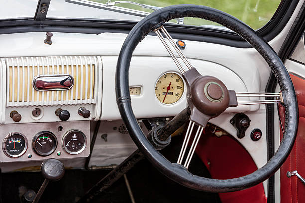 interno di automobile vecchia - collectors car dashboard odometer mode of transport foto e immagini stock