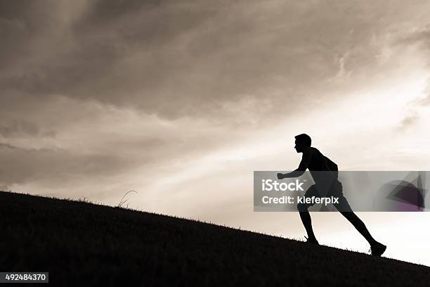 Männliche Runner Stockfoto und mehr Bilder von Entschlossenheit - Entschlossenheit, Motivation, Schwarzweiß-Bild