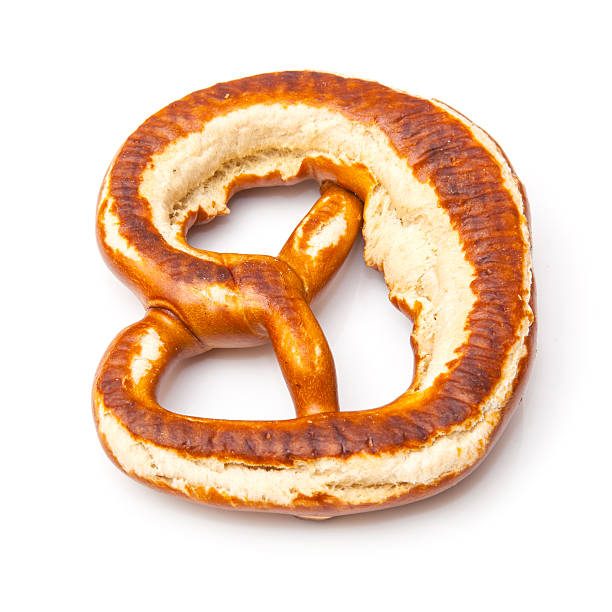 pretzel isolado em um fundo branco, studio. - pretsel - fotografias e filmes do acervo