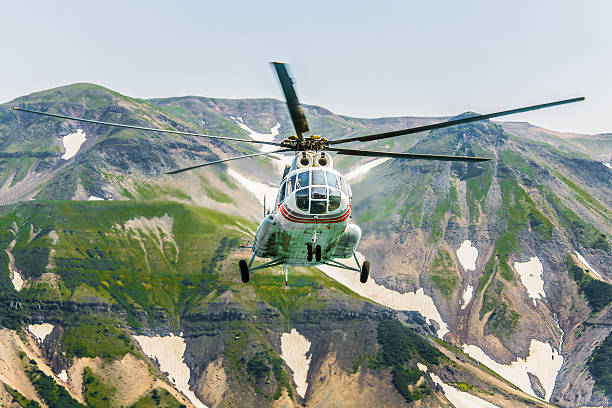 russian helicóptero mi - 8 - transport helicopter - fotografias e filmes do acervo