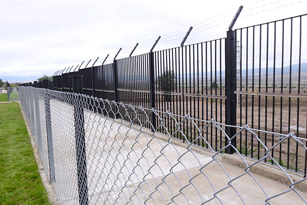 istock barbed wire against the passage of immigrants 492516378