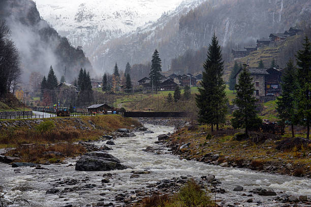 istock Alpine panorama from the small village 492518668