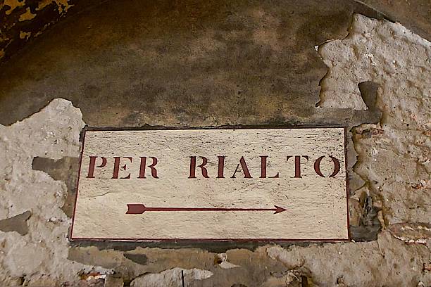 istock Stassenschild in Venice 492527819