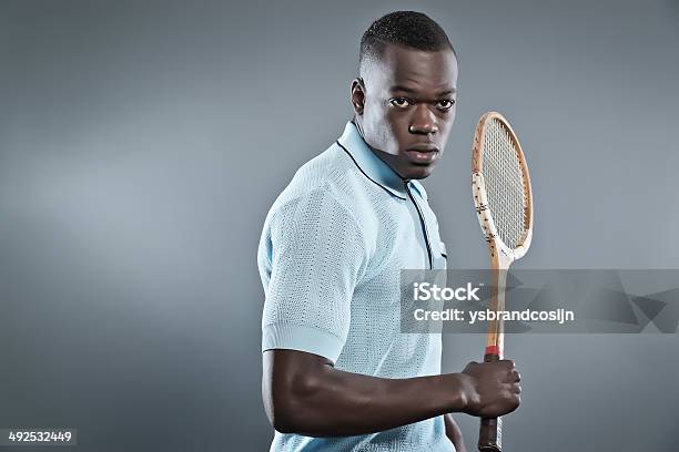 Retrò Black African Giocatore Di Tennis Indossa Camicia Blu - Fotografie stock e altre immagini di 1930-1939