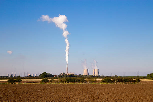 kraftwerk rauch - coal fired power station stock-fotos und bilder