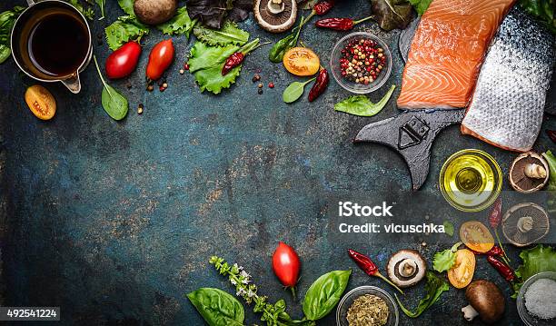 Foto de Filé De Salmão Com Ingredientes Frescos Para Saborosa Culinária e mais fotos de stock de Frutos do mar