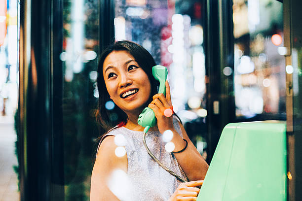 日本女性のポートレート - pay phone ストックフォトと画像