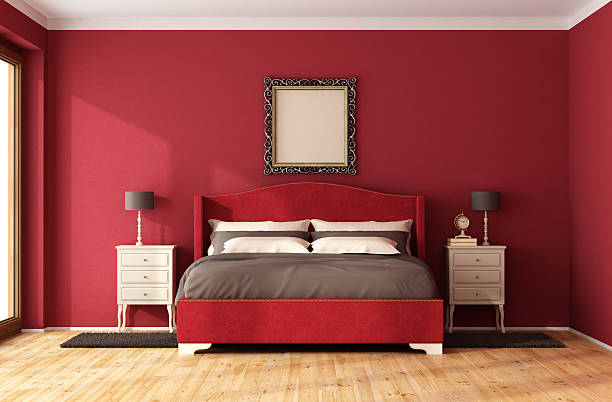 rosso classico camera da letto - red bed foto e immagini stock