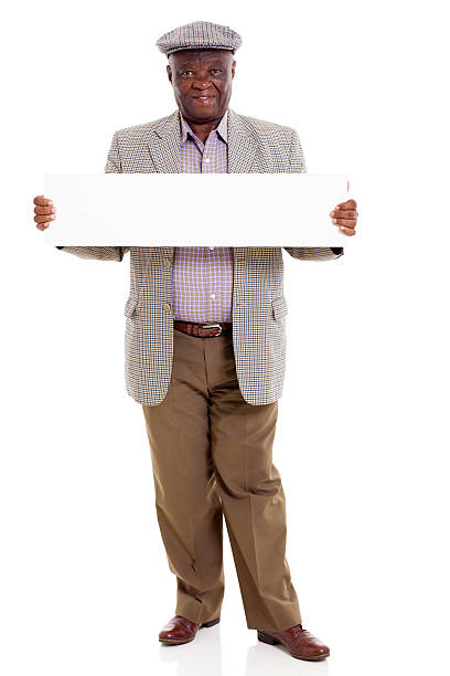 stary afryki amerykański człowiek gospodarstwa transparent - black sign holding vertical zdjęcia i obrazy z banku zdjęć