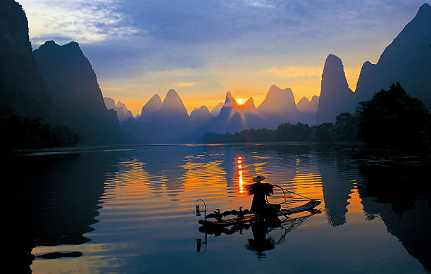 漁師と「osprey の漓江 - yangshuo ストックフォトと画像