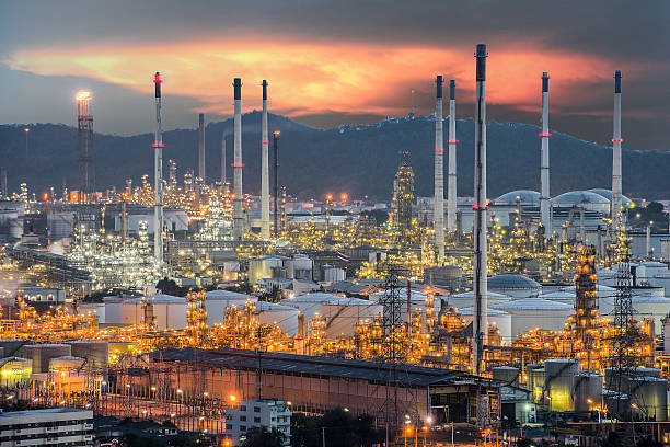 istock Landscape of Oil refinery at dramatic twilight 492596937