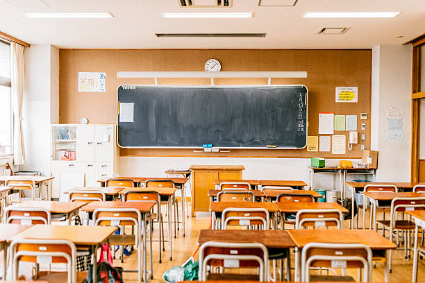 scuola classe giapponese - blackboard desk classroom education foto e immagini stock