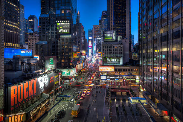 new york city manhattan times square, à noite, hdr - times square billboard street night - fotografias e filmes do acervo