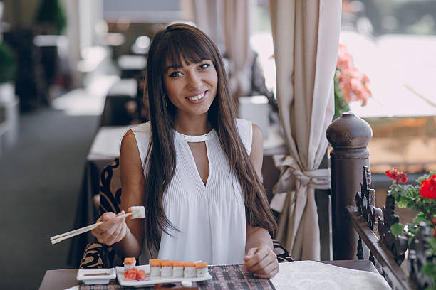 istock girl eat sushi 492625438