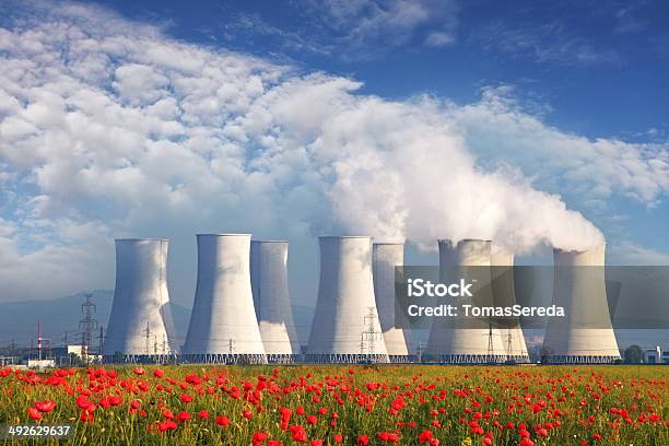Nuclear Power Plant With Red Field And Blue Sky Stok Fotoğraflar & Nükleer enerji santrali‘nin Daha Fazla Resimleri - Nükleer enerji santrali, Nükleer Enerji, Soğutma Kulesi
