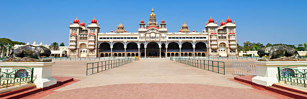palais de mysore - bangalore karnataka india famous place photos et images de collection