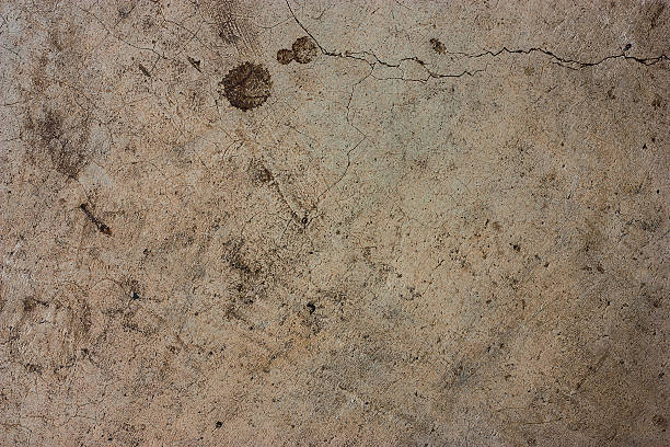 istock Cement floors are old and dirty. 492640428
