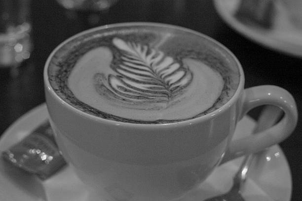istock Leaf-like Design in Foam of Latte Drink 492645246
