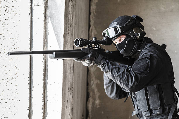 istock police officer SWAT in action 492648786