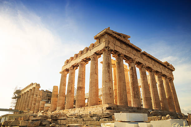 die akropolis, den parthenon, athen, griechenland. odeon herodes atticus. - athen stock-fotos und bilder