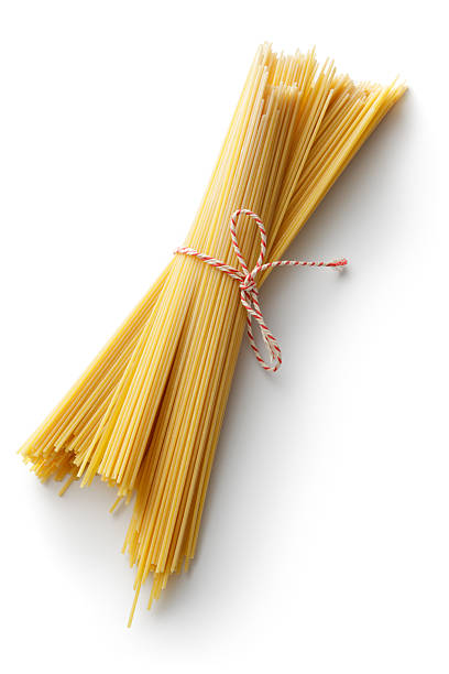 ingredienti italiani: spaghetti - pasta whole wheat spaghetti raw foto e immagini stock