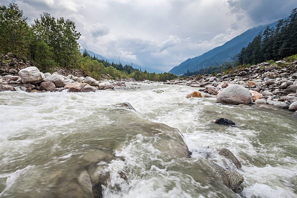 Beas river in Manali Beas river in Manali town, Himalaya, India kullu stock pictures, royalty-free photos & images
