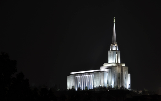 A night shot of the Oquirrh Mountain Temple of the Church of Jesus Christ of Latter-day Saints (\