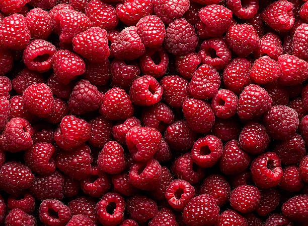 ラズベリーのフルーツの背景 - red berries ストックフォトと画像