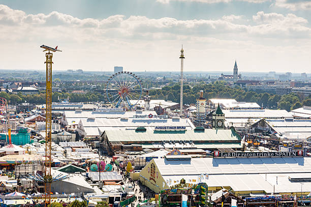 ver durante o carnaval em munique - amusement park oktoberfest munich chain swing ride imagens e fotografias de stock