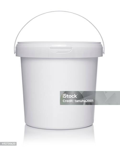White Plastic Bucket With Lid Stockfoto en meer beelden van Emmer - Emmer, Wit, Plastic