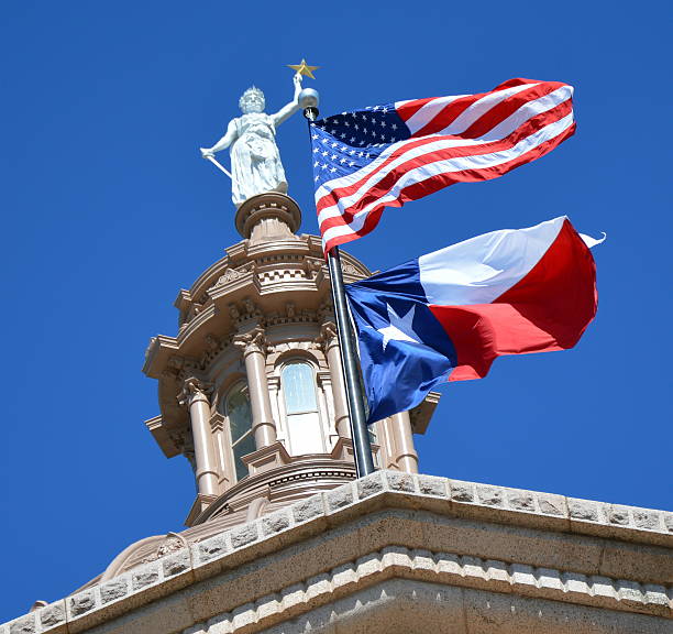 capitol building, austin - texas state flag foto e immagini stock