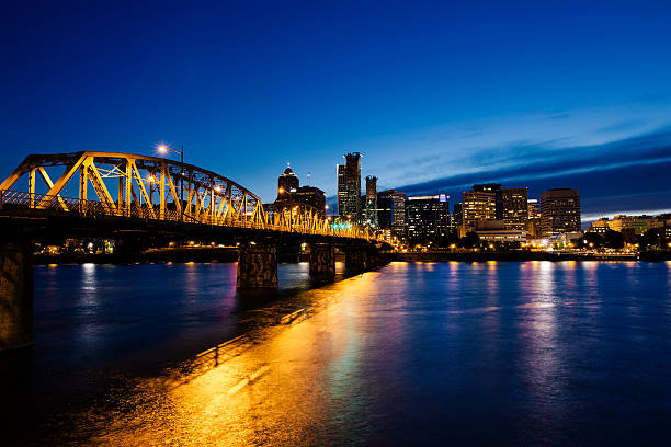 istock Hawthorne Bridge in Portland by night 492753798