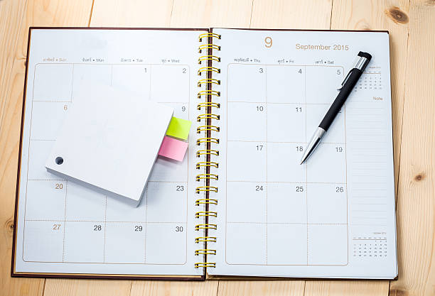 istock blank desktop calendar with memo paper 492763346