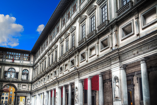 De los Uffizi fotos en Florence bajo un cielo azul photo