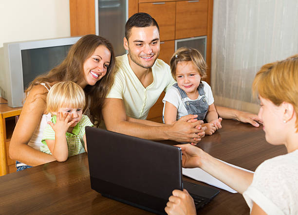 istock Family with insurance agent 492777842