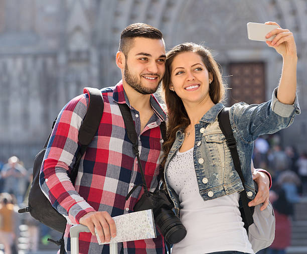 istock Couple with luggage doing selfie 492779104