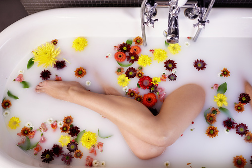 Cropped shot of a young woman submerged in a milky bath with colorful flower petalshttp://195.154.178.81/DATA/i_collage/pu/shoots/805746.jpg