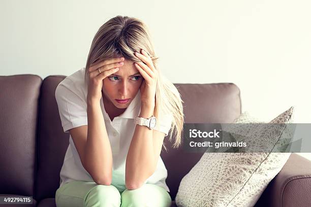 Junge Frau In Depression Stockfoto und mehr Bilder von Besorgt - Besorgt, Beziehungsproblem, Depression
