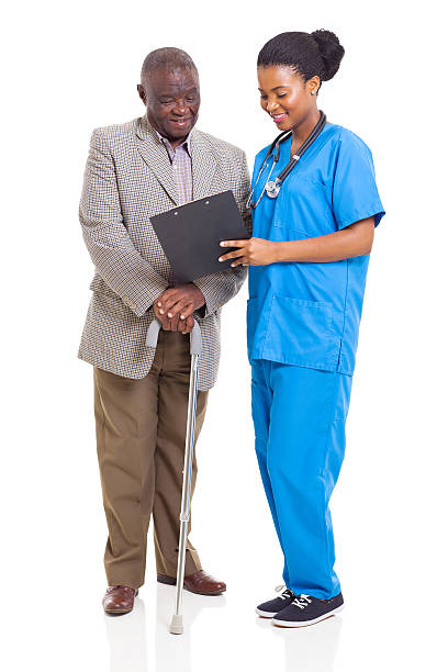 joven trabajador de salud africano y senior paciente - full length clipboard african ethnicity black fotografías e imágenes de stock