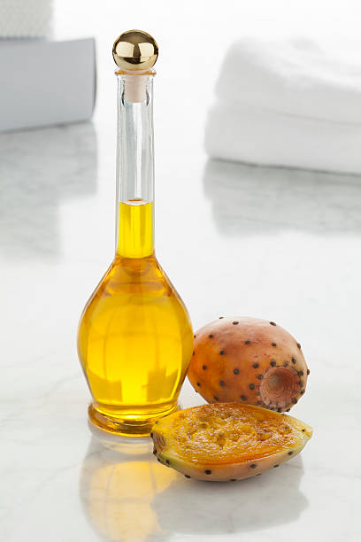 olio di semi di fico d'india - prickly pear fruit foto e immagini stock