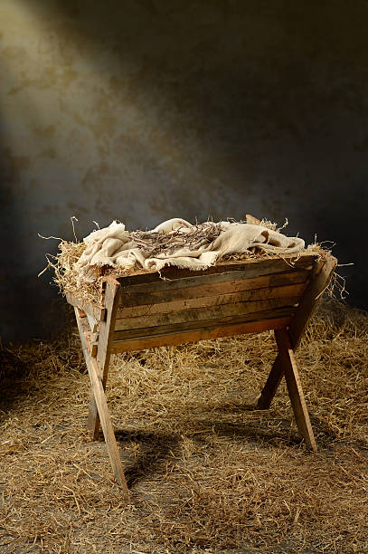istock Manger and Crown of Thorns 492815738